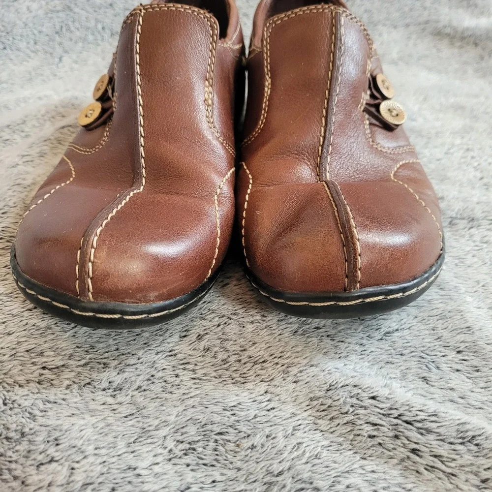Clarks Womens Loafers 8W Brown Leather Button Accent Low Heel Granola Girl 21462